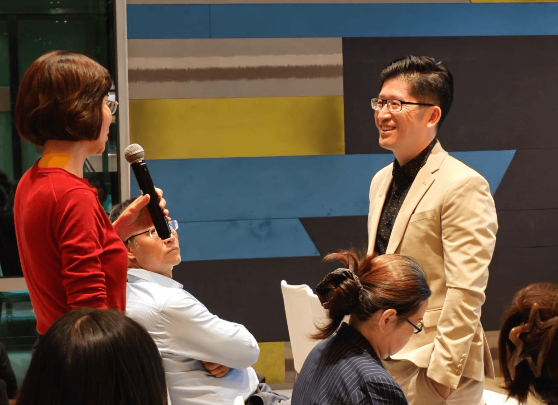 A parent asking a question at an IGF community event